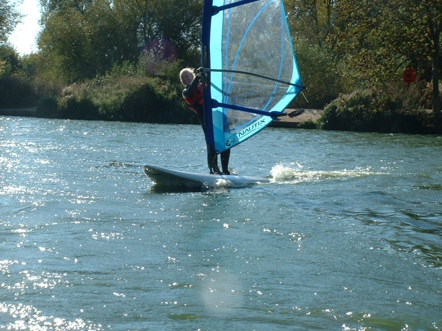  Un windsurfista feliz.JPG 